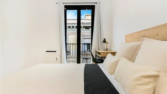 Rooms in Barcelona Ciutat Vella - photo 6