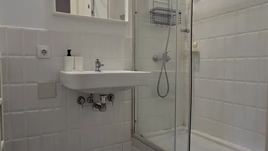 Rooms in Barcelona Eixample - photo 8