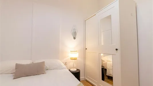 Rooms in Barcelona Ciutat Vella - photo 7