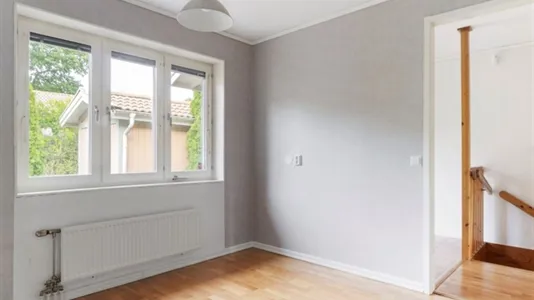 Houses in Botkyrka - photo 5