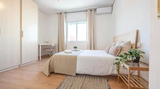 Rooms in el Camí de Vera - photo 1