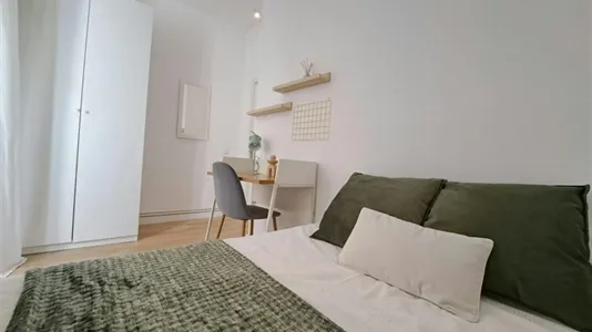 Rooms in Madrid Centro - photo 9