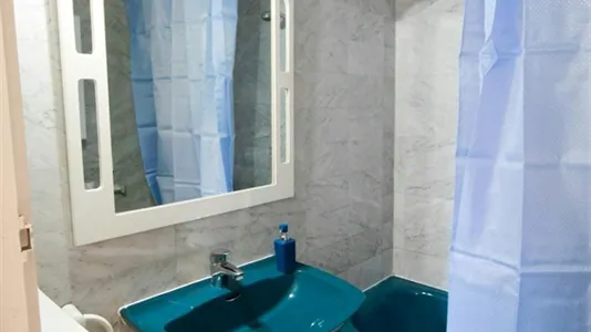 Rooms in Barcelona Sants-Montjuïc - photo 9