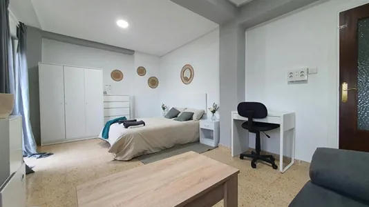 Rooms in Valencia Extramurs - photo 3