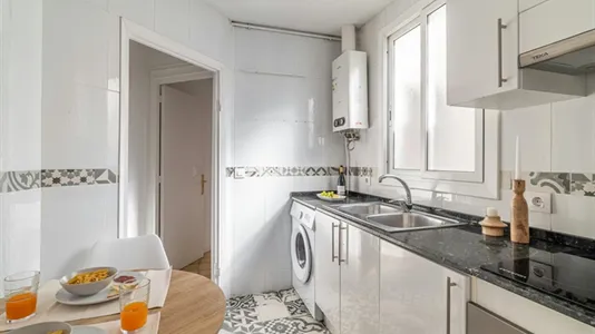 Rooms in Barcelona Ciutat Vella - photo 9