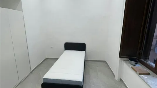 Rooms in Napoli Municipalità 3 - photo 5