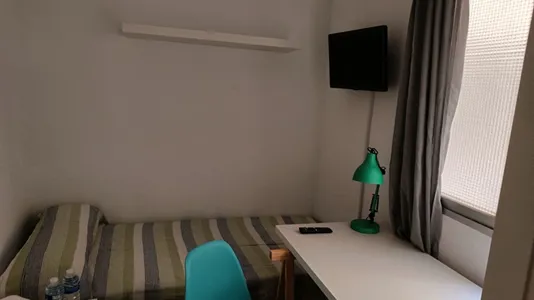 Rooms in Almería - photo 5