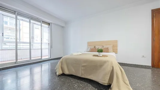Rooms in Valencia Extramurs - photo 2