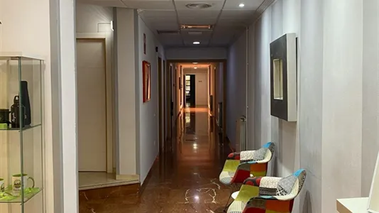 Rooms in Barcelona Ciutat Vella - photo 2