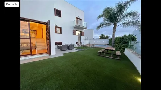 Houses in Dos Hermanas - photo 4