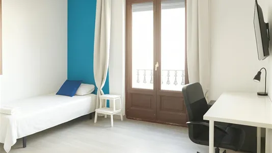 Rooms in Barcelona Ciutat Vella - photo 1