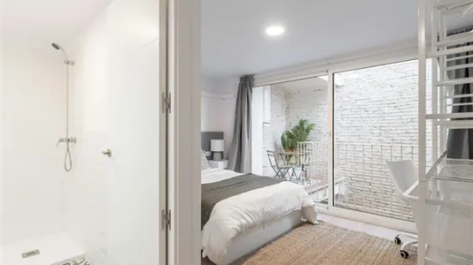 Rooms in Barcelona Ciutat Vella - photo 3
