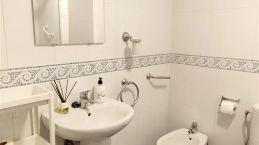 Rooms in Almería - photo 4