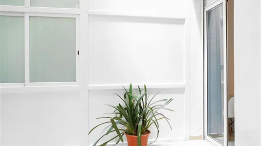 Rooms in Barcelona Ciutat Vella - photo 10