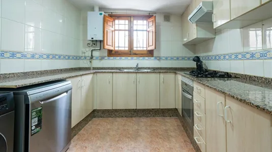 Apartments in Valencia Ciutat Vella - photo 8