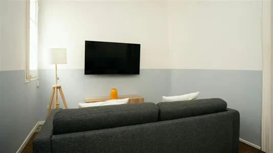 Rooms in Barcelona Eixample - photo 8