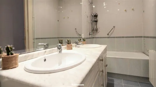 Rooms in Barcelona Eixample - photo 8