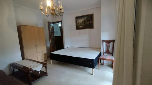 Rooms in Córdoba - photo 3