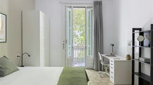 Rooms in Barcelona Eixample - photo 2