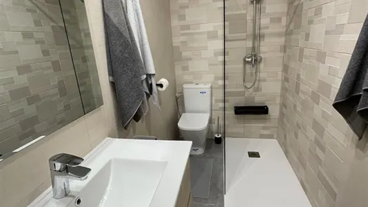 Rooms in Barcelona Ciutat Vella - photo 10