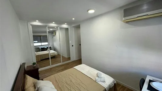 Rooms in Madrid Ciudad Lineal - photo 2