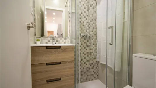 Rooms in Barcelona Ciutat Vella - photo 5