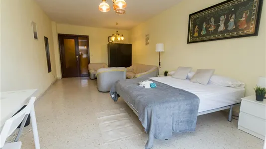 Rooms in Málaga - photo 6