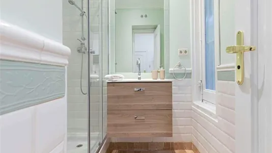 Rooms in Madrid Centro - photo 8