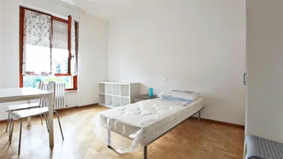Room for rent in Milano Zona 8 - Fiera, Gallaratese, Quarto Oggiaro, Milan