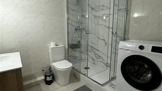 Rooms in Barcelona Ciutat Vella - photo 10