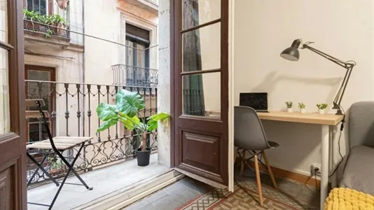 Rooms in Barcelona Ciutat Vella - photo 3
