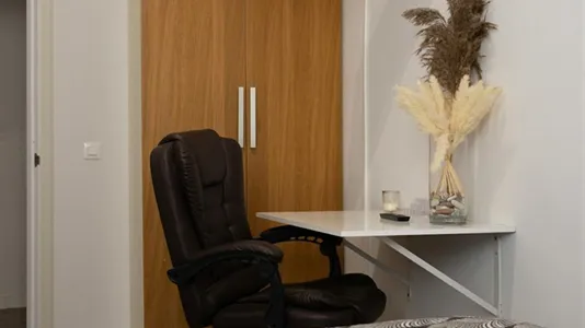 Rooms in Barcelona Ciutat Vella - photo 8