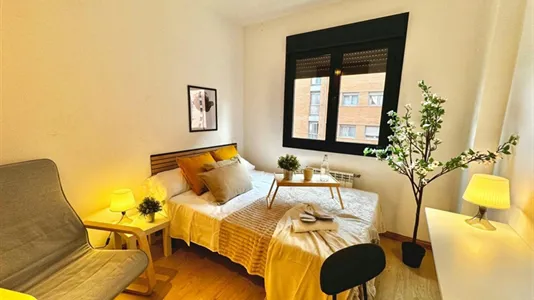 Rooms in El Encinar de los Reyes - photo 4