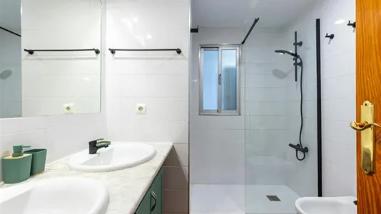 Rooms in San Juan de Aznalfarache - photo 3