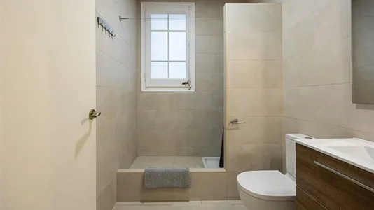 Rooms in Barcelona Eixample - photo 8