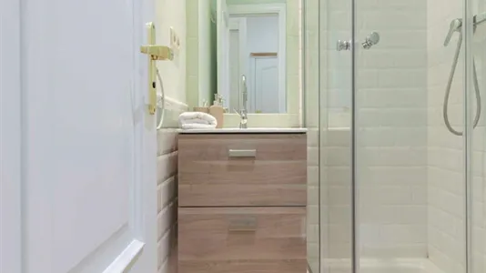 Rooms in Madrid Centro - photo 8
