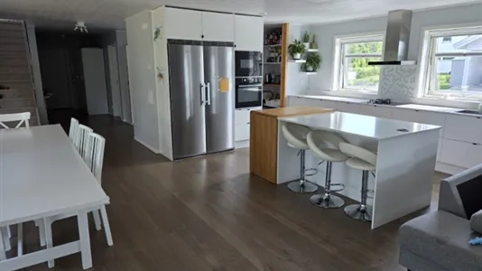 Houses in Lekeberg - photo 1