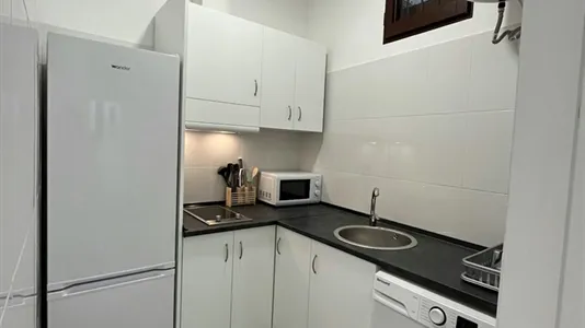 Rooms in Barcelona Ciutat Vella - photo 10