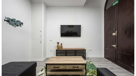 Rooms in Madrid Centro - photo 10