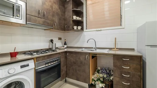 Rooms in Barcelona Ciutat Vella - photo 8