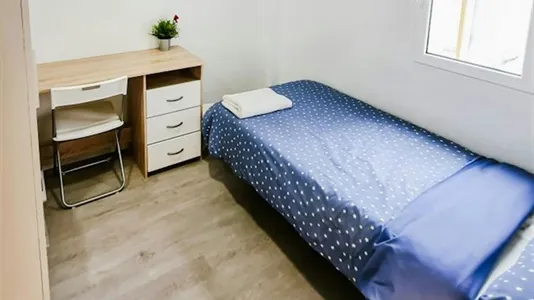 Rooms in el Camí de Vera - photo 4