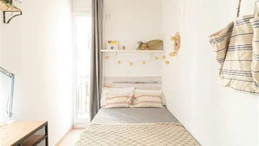 Rooms in Barcelona Ciutat Vella - photo 3
