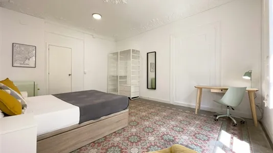 Rooms in Barcelona Ciutat Vella - photo 7