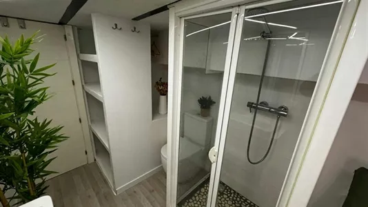 Rooms in Madrid Centro - photo 8