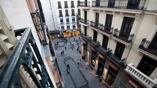 Rooms in Madrid Centro - photo 10