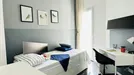 Room for rent, Turin, Piemonte, &lt;span class=&quot;blurred street&quot; onclick=&quot;ProcessAdRequest(9663089)&quot;&gt;&lt;span class=&quot;hint&quot;&gt;See streetname&lt;/span&gt;[xxxxxxxxxxxxx]&lt;/span&gt;