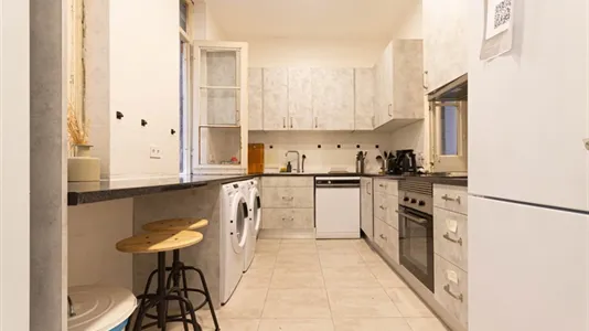 Rooms in Barcelona Ciutat Vella - photo 9