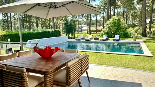 Houses in Almada - photo 6