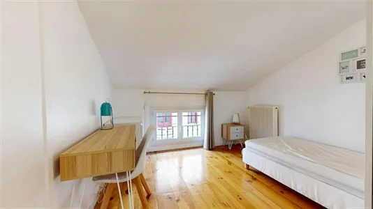 Apartments in Saint-Étienne - photo 6