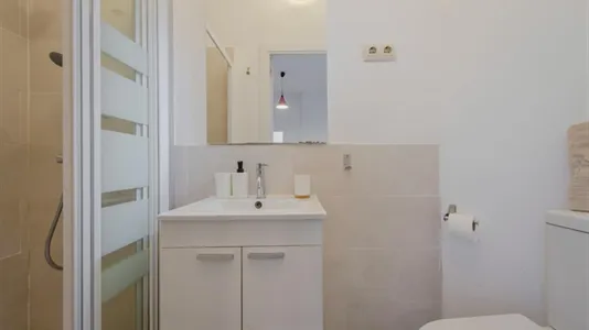 Rooms in Madrid Centro - photo 9